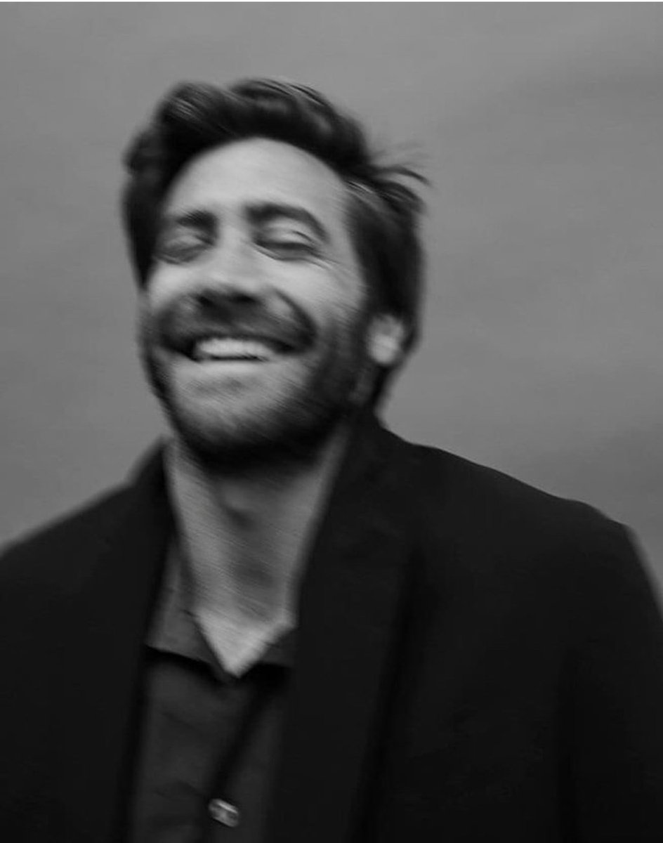 Your (not) favorite supervillain is here at your service. The name is Jake. I'm writing this so we could get to know each other better as mutuals. Help me by retweeting this tweet. Delighted to make your acquaintance by this encounter. Je vous souhaite une bonne journée.