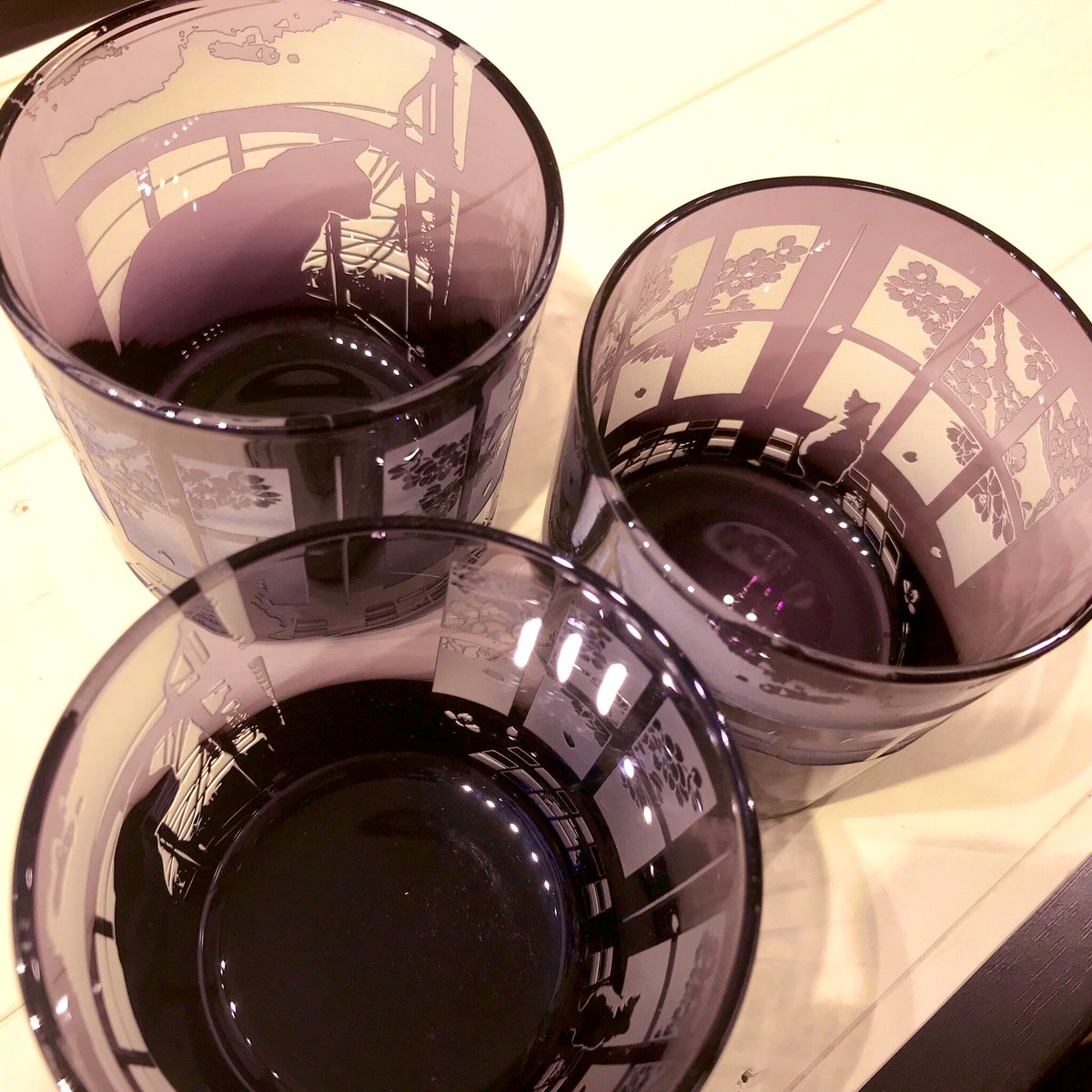 Uzivatel 可夜 Na Twitteru 大人気の夕焼け猫切子 は現在品薄となり通販停止中ですが この度ワンフェス限定版として星の煌めき入り夕焼け猫切子をご用意しました また廃盤となったライトゴールドの色も見つかったので販売します レア色です Wf19s Wf19夏