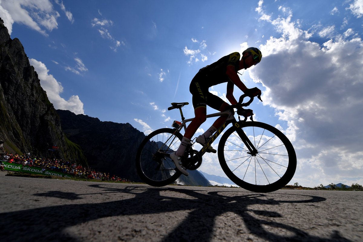 GreenEDGEteam's tweet photo. ✨COMPETITION TIME✨ What  an exhilarating three-weeks it has been! We're sad it's coming to an end but to mark this special #TDF2019 we're giving you the chance to WIN a pair of these @scottsports SHIELD sunglasses.

1️⃣ RETWEET this post
2️⃣ GUESS the rider in this cool photo❔ https://t.co/q2MD3wmswh