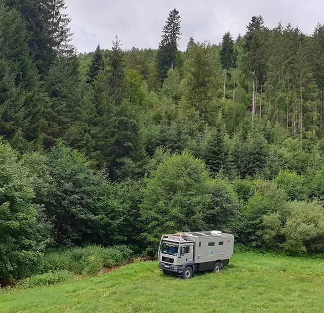 Matilda looks so small!
.
.
.
#ausworldroamers #worldroamers

#expeditionmobile #expeditiontruck #expeditionvehicle #overlandvehicle #overlandtruck #adventuremobile #offroadcamper #krugxp #mantrucks #truckcamper #lifeontheroad #homeiswhereyouparkit #trib… ift.tt/2K6eyLt