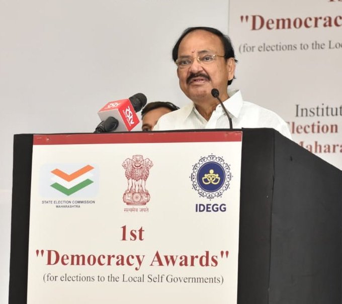 उपराष्‍ट्रपति एम. वेंकैया नायडू ने कहा है कि पंचायती राज संस्‍थाओं को सशक्‍त बनाने की जरूरत है जिससे लोकतंत्र और अधिक सार्थक तथा सुदृढ़ हो सके।

#DemocracyAwards