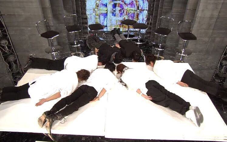 土下寝 ふと画像漁ってて出てきたんだけど SMAPとKinKi Kidsって この土下座