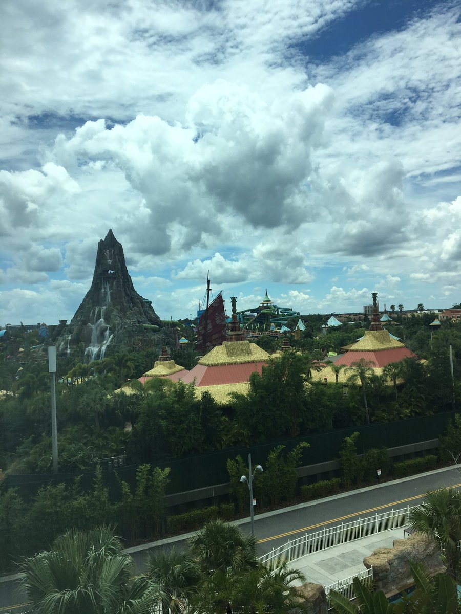 DisHappyLife's tweet image. Not a bad view for our staycation. #cabanabay #UniversalOrlando #summertime