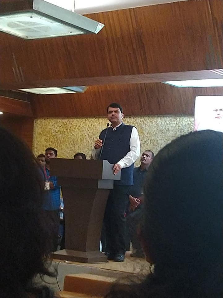 rajamaka's tweet photo. What a Encouraging Speech by #HonCM @Dev_Fadnavis ji held today at #MahaCMMeetsSM. Set your own Narrative to counter others false, trolls , rather than being abusive be truthful & simple. https://t.co/u6MURMqaPv