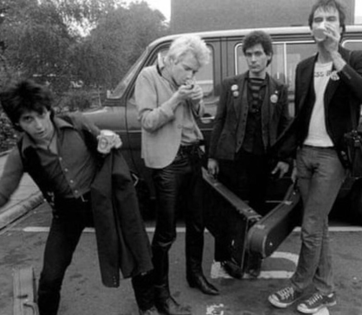 Stumblin’ out of the van... #LAMF #punkrock #rocknroll #walterlure #walterlureslamf #theheartbreakers #johnnythunders #billyrath #jerrynolan #johnnythundersandtheheartbreakers #70srock