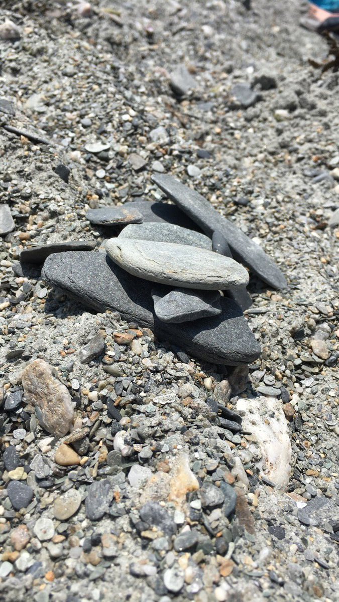 caitlinxo8's tweet photo. @MaddiePoppe here’s your beautiful color scheme... oh and some rocks for skipping ✔️ https://t.co/6UJxQ9wEsJ