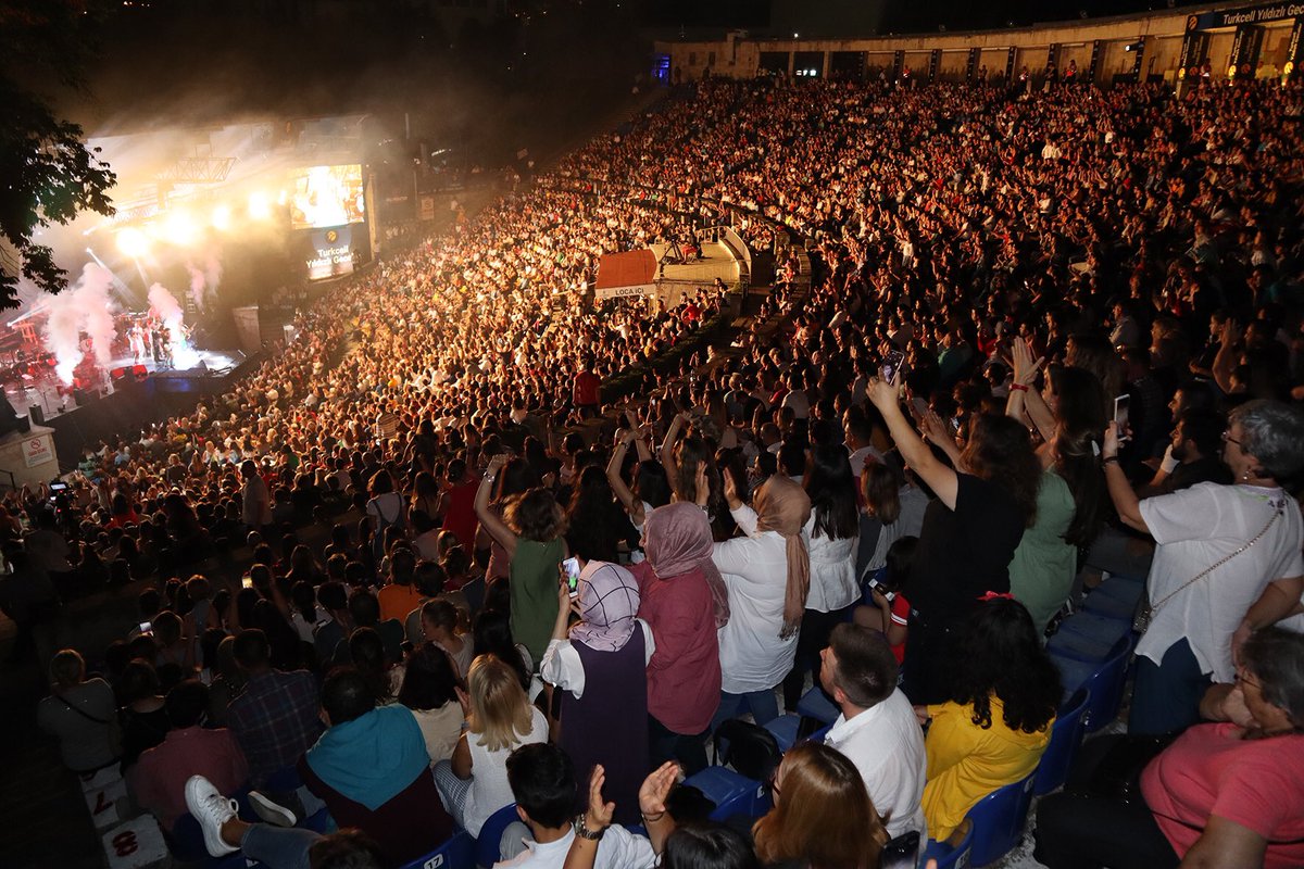 Teşekkürler Harbiye... Teşekkürler tüm güzel dinleyicim... 💚 vol.1 #harbiye