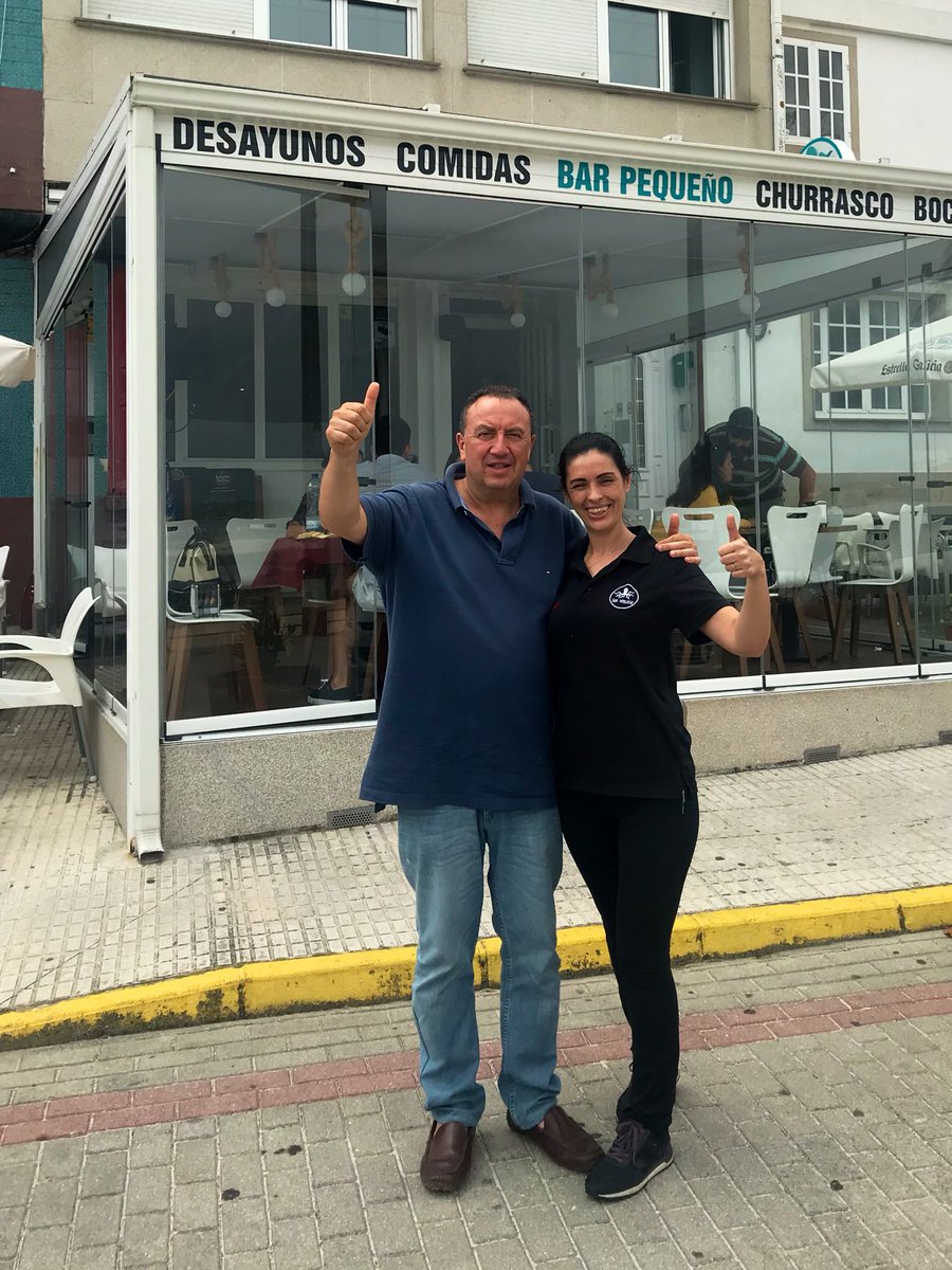 SastrePaco's tweet photo. Dónde estamos y con quien ??? 😜😂Ya sabéis que estamos con #SONIA ...... en el #BarPequeño @portocorrubedo ...sin comentarios ...🔟🔟🔟 😜😍⚓️🌊☀️⛵️#Xoubas #Pulpo #Calamares #Navajas #PimientosDePadrón #Churrasco .... y ...... #Albariño 👏🏻👏🏻👏🏻 @FestaDoAlbarino en breve !!! 😜 https://t.co/DxuPcOf6i2