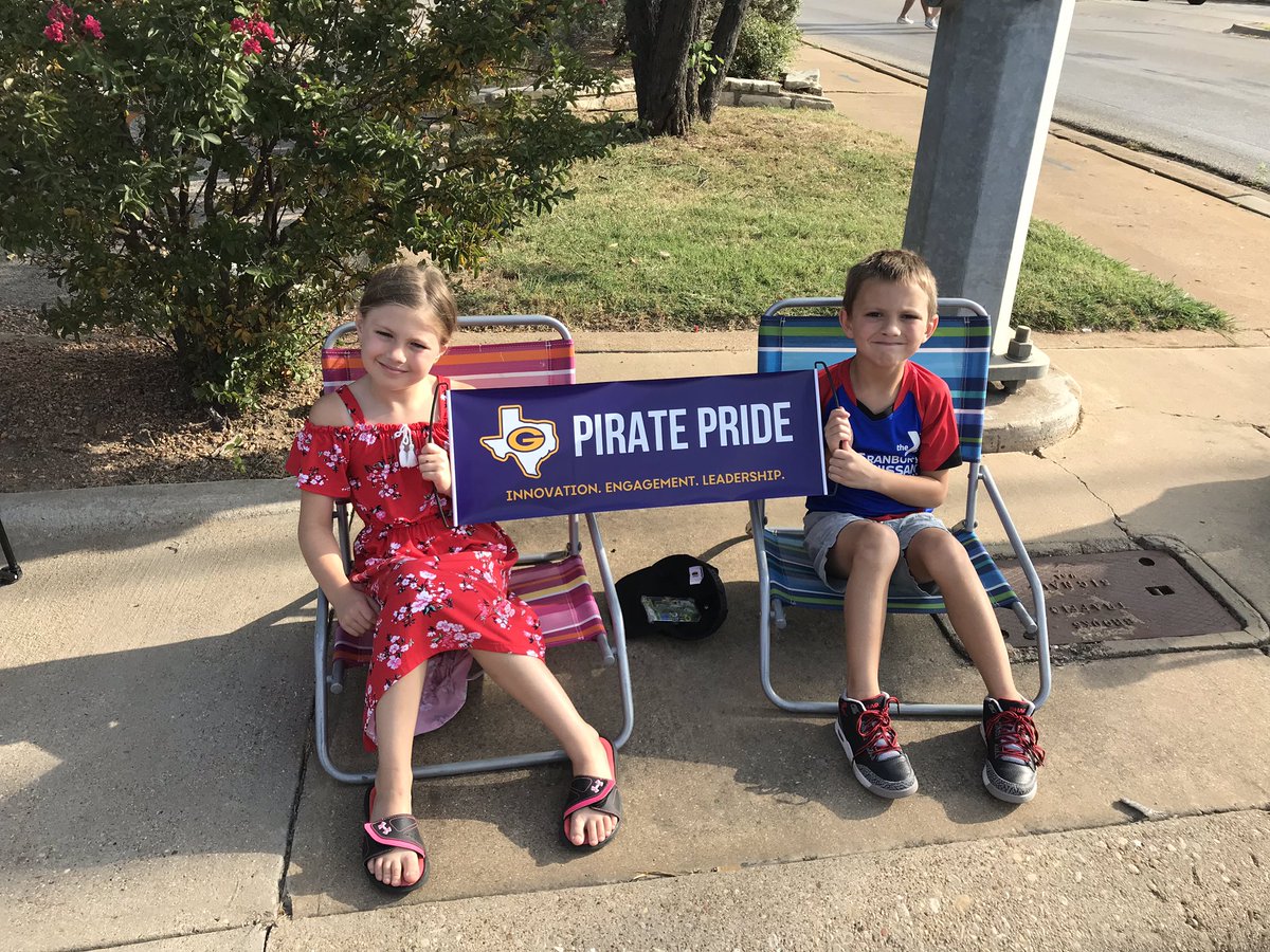 #PiratePride #familytime #4thofJuly #paradeready