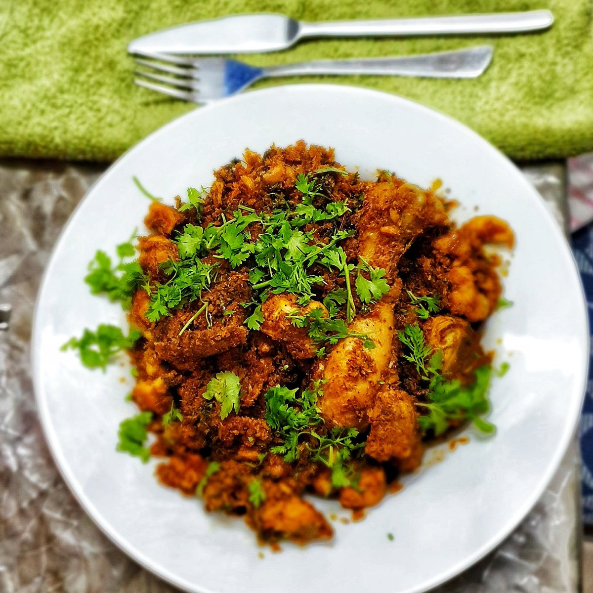 kiranbh's tweet photo. Chicken Sukka - A mangalorean way of cooking chicken. Chicken cooked in ghee, spices and lots of grated fresh coconut..
#leisurepursuitz #foodphotography #foodporn #foodgram #foodie #foodgasm #yummy #foodiemumbai #thanefoodie #homemade #thisisdinner https://t.co/iMQOieYM6e