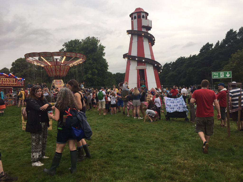 alicemarycooper's tweet photo. On the train heading home after 2 weeks on the road with my clown Fifi. We have had the great pleasure of performing #TheBeanCounter @LatitudeFest and @DeerShed to wonderful audiences/competitors. A few pics from tour life...#clownlife #beancounting #latitudefestival #DEERSHED10 https://t.co/XoTxy6feJW