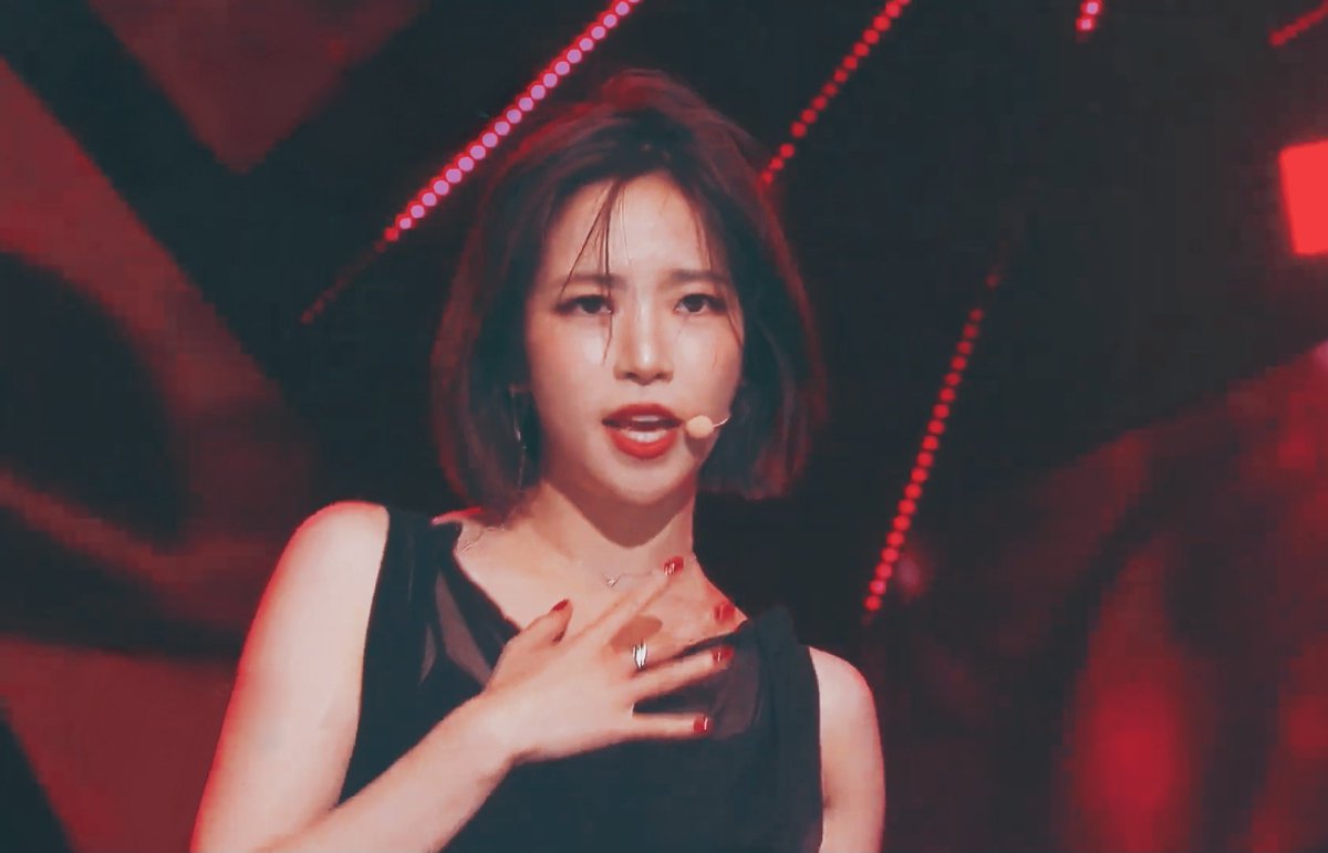 soriyahhh's tweet photo. Sori icons ✨

~from her latest music bank performance 20190726~
https://t.co/Snh5nLmSHs

don't forget to vote for her on star play! ♥ https://t.co/ePyp2uekCQ
