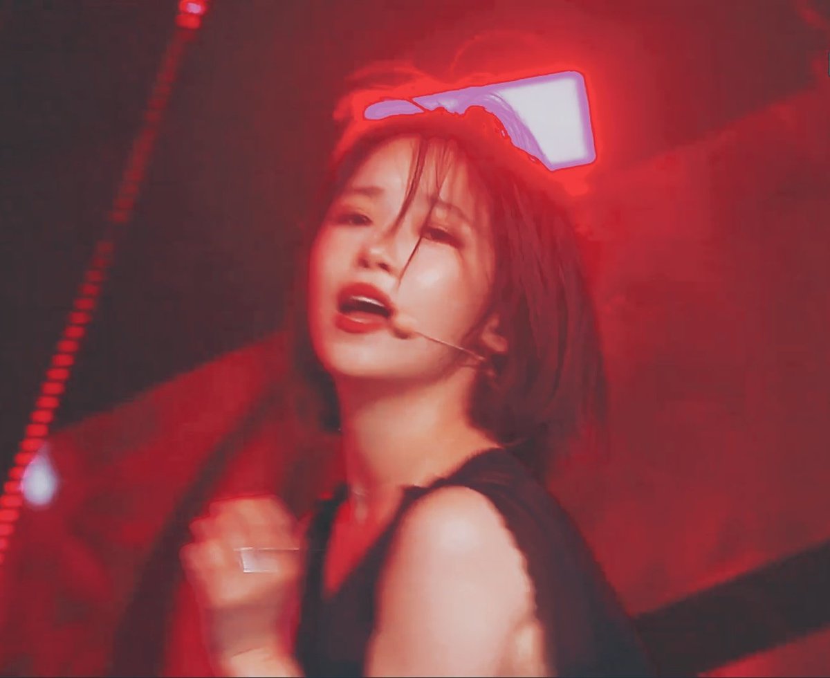 soriyahhh's tweet photo. Sori icons ✨

~from her latest music bank performance 20190726~
https://t.co/Snh5nLmSHs

don't forget to vote for her on star play! ♥ https://t.co/ePyp2uekCQ