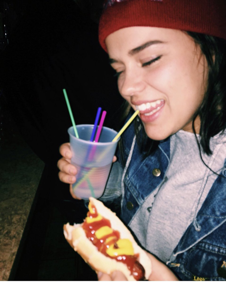 badlucklen's tweet photo. I am looking for a highly recommended brand of #veggiedogs Twitter do yah thing #vegetarian #vegan https://t.co/4qqtsI62Bp