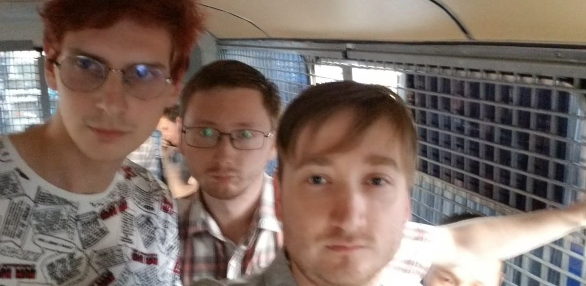 Grezev's tweet photo. Впервые в жизни в автозаке. https://t.co/yzmRbMOEdz
