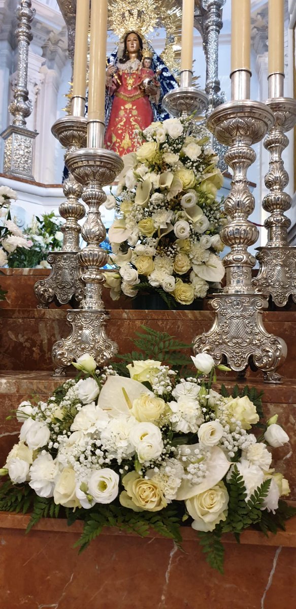 PAMFLORISTERIA's tweet photo. Un año más volvemos a tus plantas Nuestra Señora del Robledo, Exorno floral compuesto de Rosas, Lisianthum, calas, anthurium, clavel y verdes #FloristeriaPabloMartinez https://t.co/PAZrtYdf8G