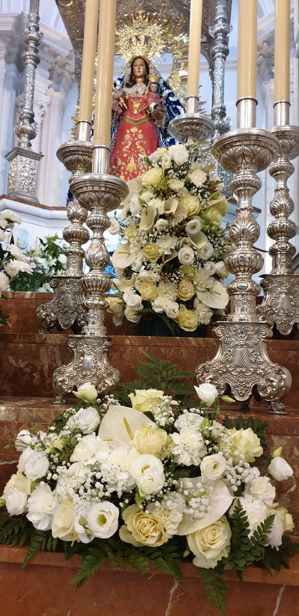 PAMFLORISTERIA's tweet photo. Un año más volvemos a tus plantas Nuestra Señora del Robledo, Exorno floral compuesto de Rosas, Lisianthum, calas, anthurium, clavel y verdes #FloristeriaPabloMartinez https://t.co/PAZrtYdf8G
