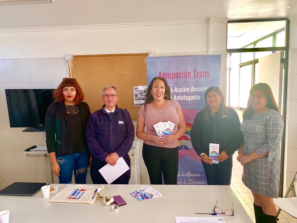 TransLibera's tweet photo. Nos reunimos con Carlos Gutierrez Madariaga, Director Regional Servicio Médico Legal Antofagasta 
Rosa Nuñez, Encargada  de OIRS SML Antofagasta 
Maria Antonieta Jáquez 
Encargada de Género SML Antofagasta, para un conversatorio sobre inclusión y trato de personas trans #trans https://t.co/B26mSRM1Hu