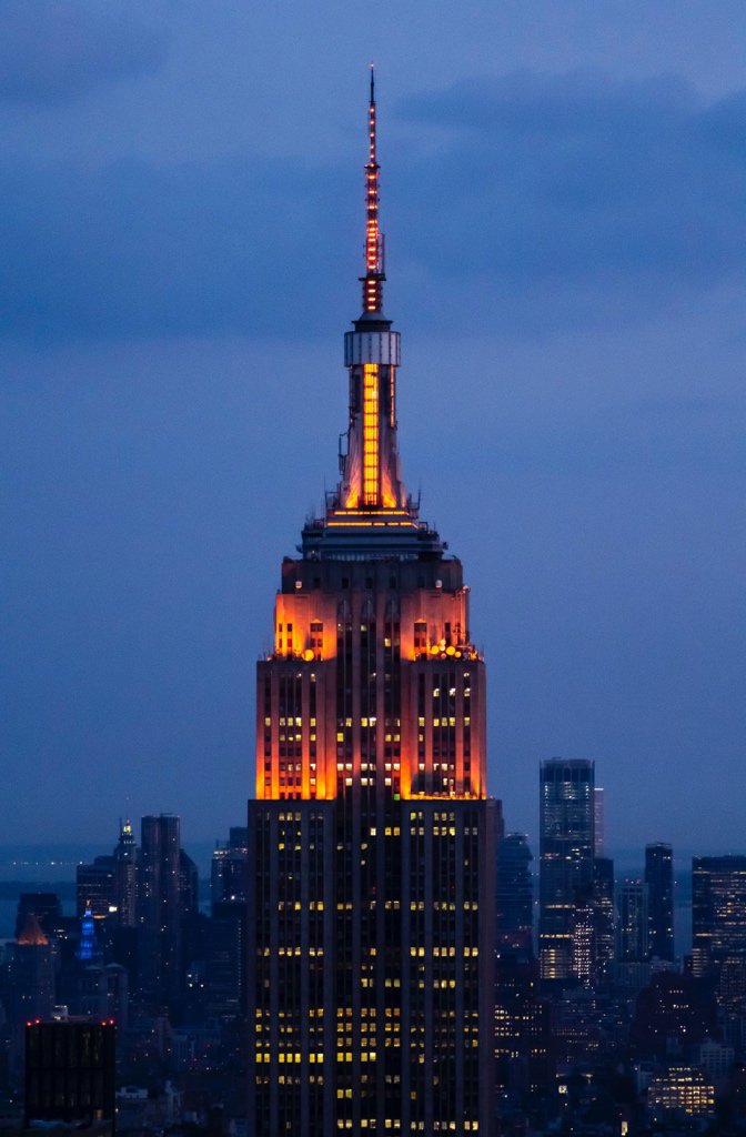 LauraPrepon's tweet photo. What an honor to see The #EmpireStateBuilding turned orange in celebration of #OITNB’s final season! #OrangeForever ❤️❤️❤️🍊🍊🍊 https://t.co/G97EK8Kgrl