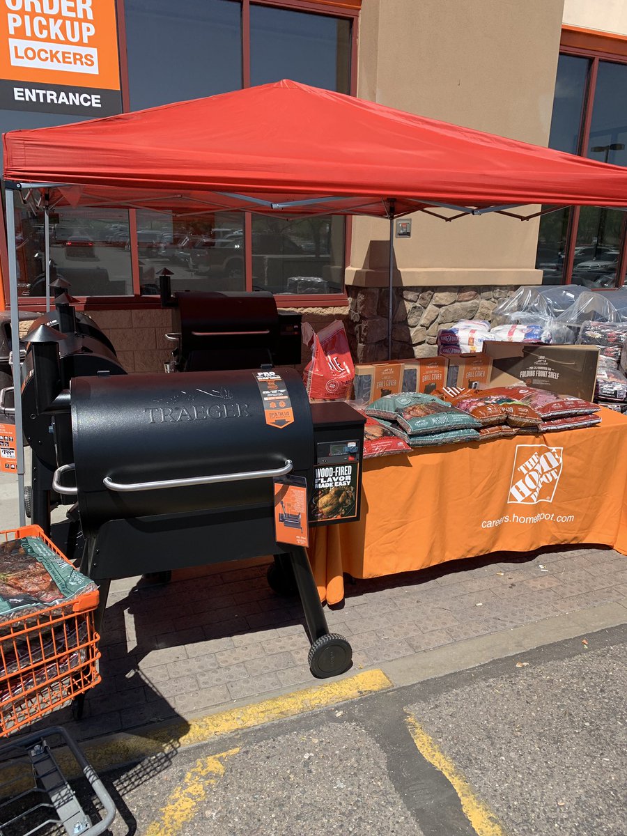 THD_Taylor's tweet image. Dennis talking to our customers about HVAC and handing out cold water, while our D28 team is showing off our Traegers #TeamTramonto #D130Driven