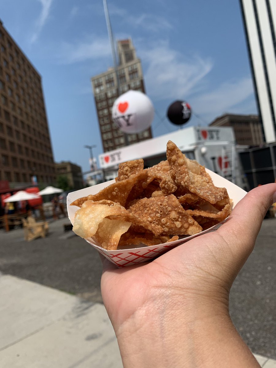 RocTheTaste's tweet photo. If you don’t take pics of your $1 food sample from #rocthetaste did you even it eat? (Pictured: @rollndeeproc @nenosft @originalgrainsters Island Wraps) #rochesterny #rochester https://t.co/rLlZUVOy4n