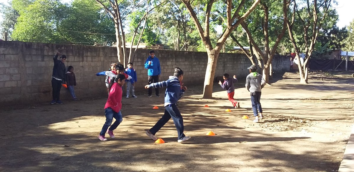 jju_lio's tweet photo. #SomosCAI15 diferentes actividades con los talleres con los niños @lescano_marite @patriciapinasco @fguillesaavedra @artydance23 @juancarlosvilc https://t.co/vDHV242guF