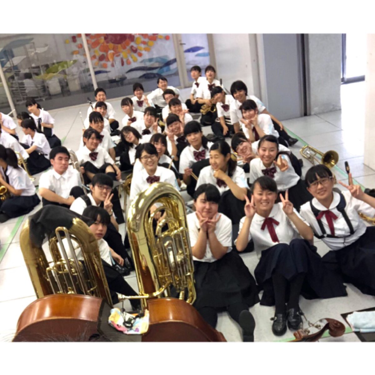 吹奏楽地区大会が終わりました！

銅賞という結果になりましたが、反省点を話し合い練習し、来年はレベルアップできるように部員一同頑張っていきます🔥

当日まで様々なことを教えてくださった先輩方や講師の先生、本当にありがとうございました😊

これからも吹奏楽部をよろしくお願い致します‼︎