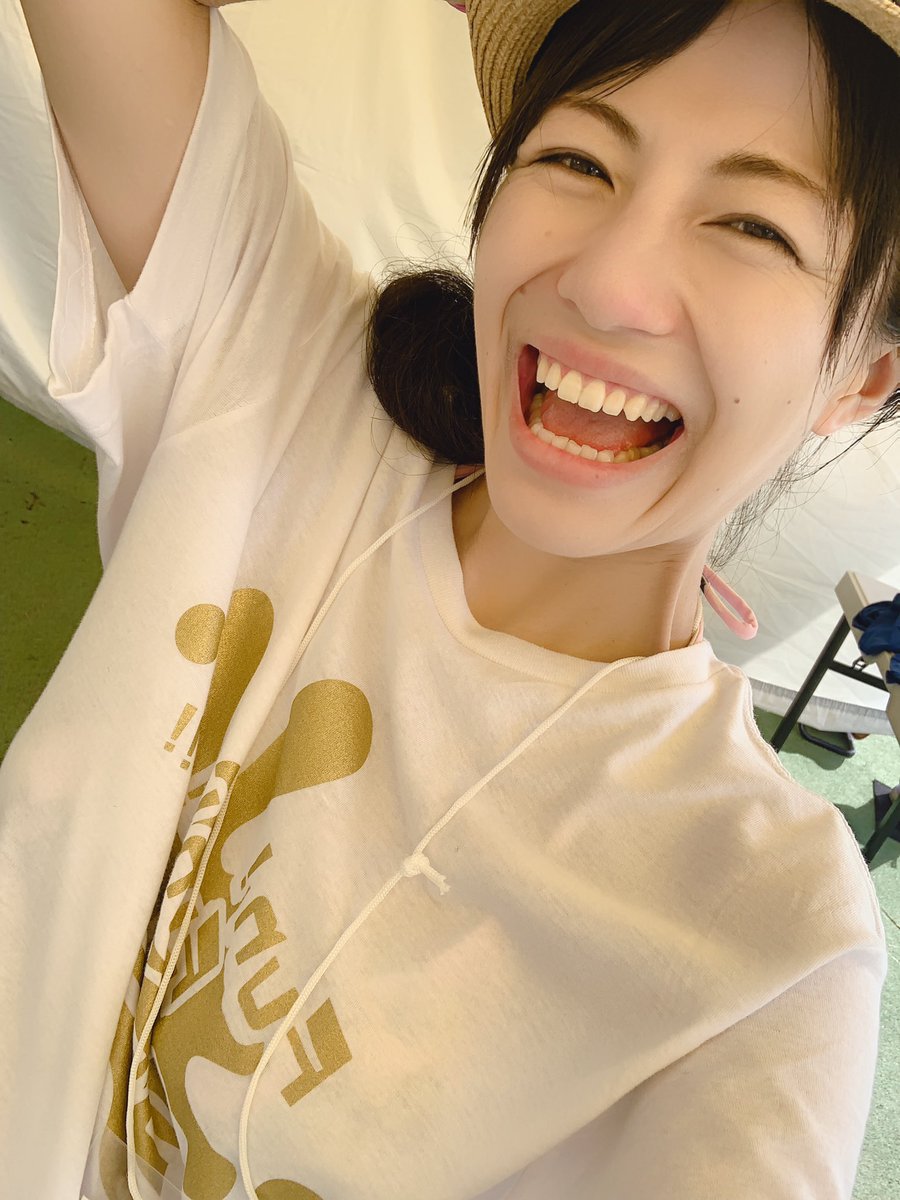 改めまして、本日は #ファンファンスプラッシュ のキッズステージにてMCを務めさせていただきました！
もうキッズたちのパフォーマンスがとっても素敵で！歌にダンスにポージングにウォーキングに！本当に素晴らしいのです！みんな輝いてる！！
明日もキッズステージ盛り上げられるよう頑張ります！+*