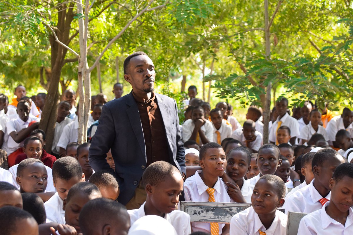 Sethcharlemkisi's tweet photo. Nimmefurahi kutumika nanyi Sifael Mbise Foundation asanteni sana kwa nafasi @smfoundationtz @neyney_sifael https://t.co/a4t3gM5bvr