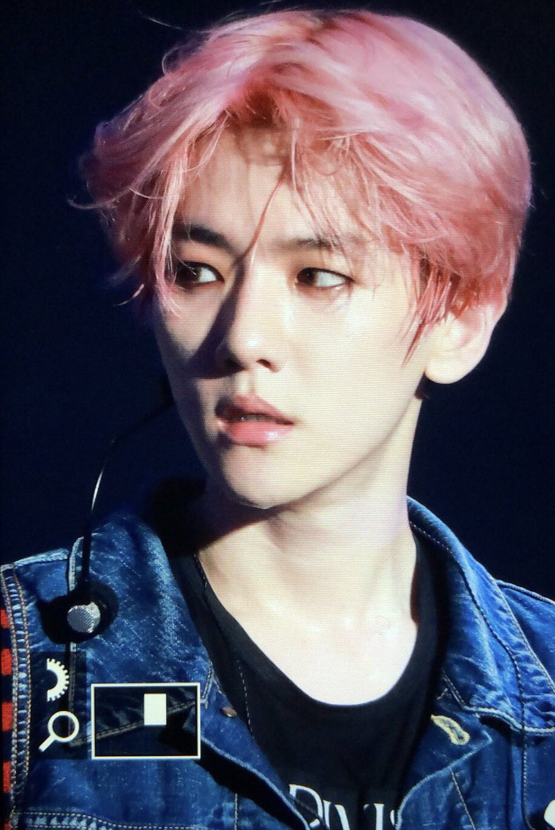 sharesharing4's tweet photo. 190727 #백현 #BAEKHYUN #엑소 #EXO #CityLights #UNVillage https://t.co/aPkzpDPGdC