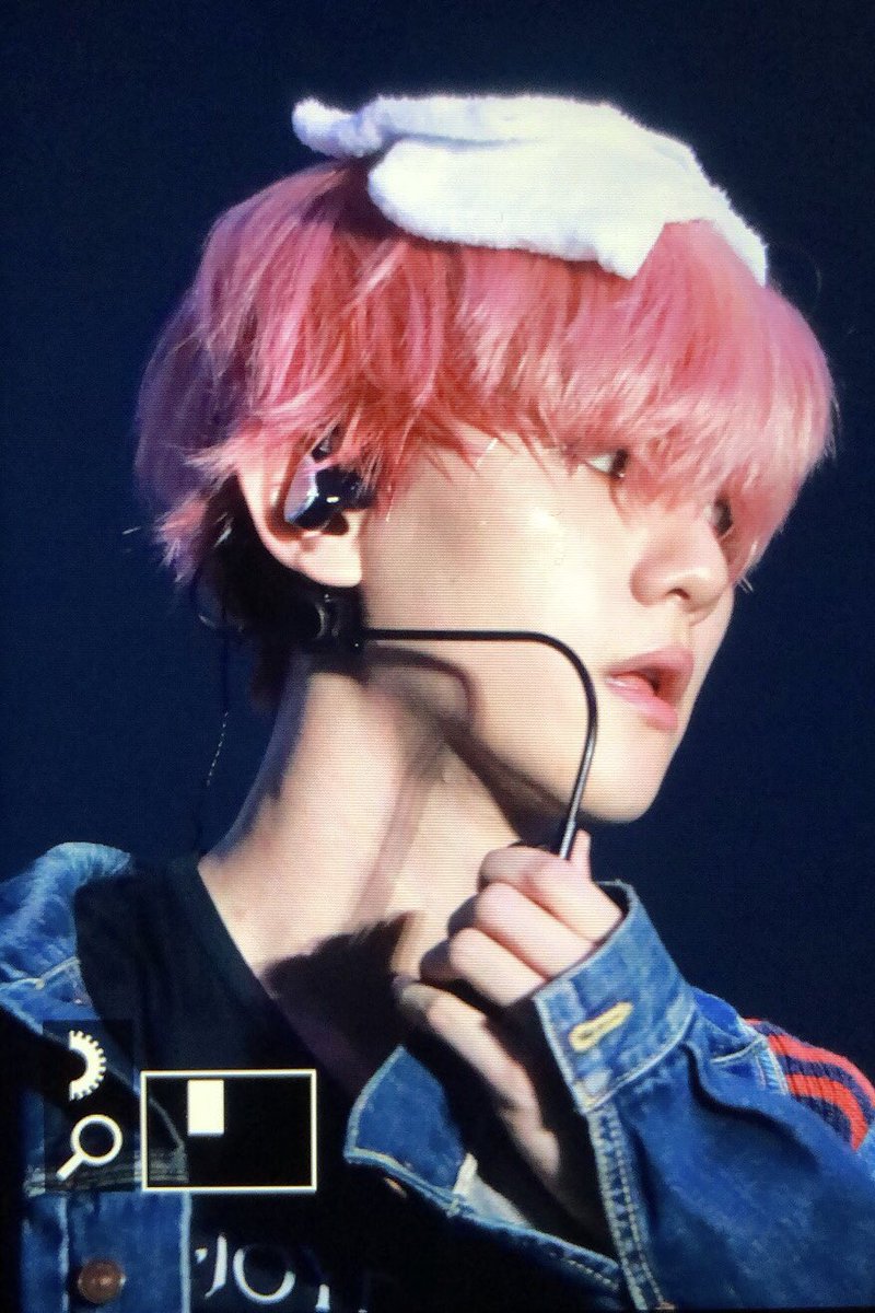 sharesharing4's tweet photo. 190727 #백현 #BAEKHYUN #엑소 #EXO #CityLights #UNVillage https://t.co/aPkzpDPGdC