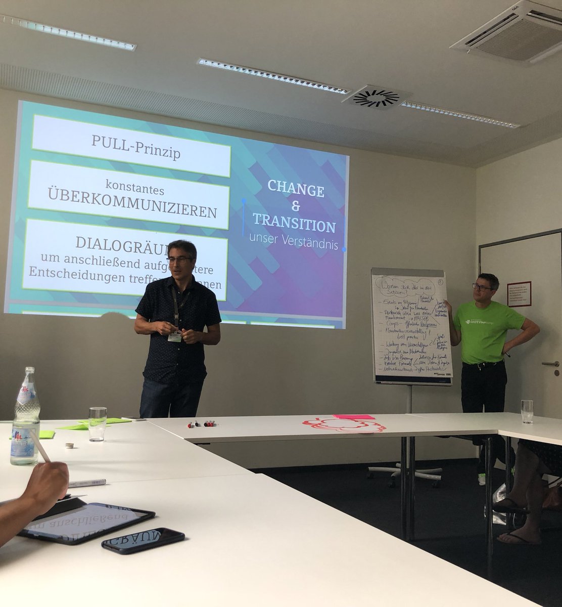 CarolinLamp's tweet photo. Der Schlüssel für erfolgreiche Dialogformate: #PullPrinzip! Denn die die da sind, sind genau die richtigen!
#DATEVBarcamp #ChangeandTransition #konstanteUeberkommunikation https://t.co/3wVkIYslVs