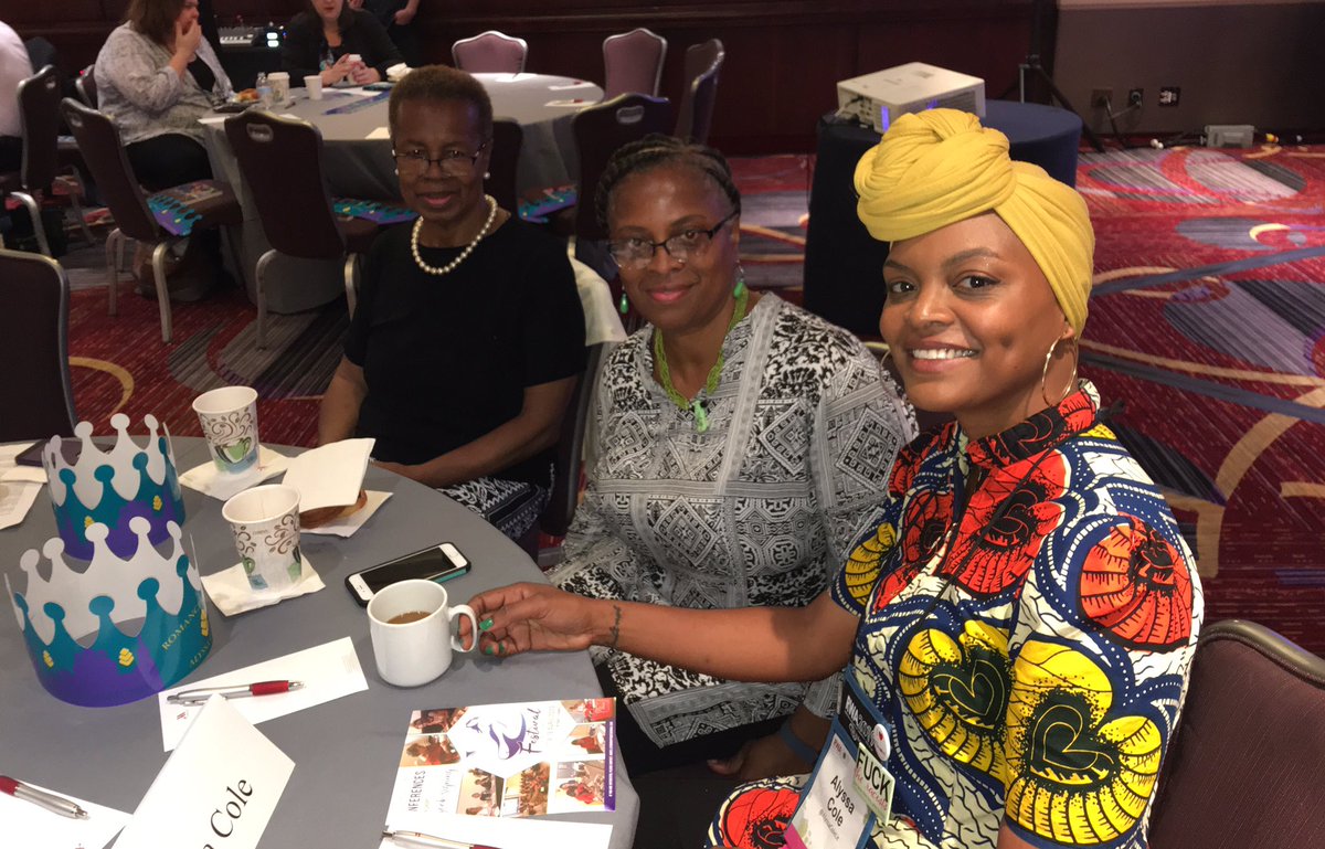 JoyfullyReviewd's tweet image. #RWA19 #BloggerDay 
Librarian Breakfast w/@AlyssaColeLit 

2 - Alyssa Cole’s Mom &amp;amp; Grandma 

3- @Twimom227 / Michelle Forde (Alyssa’s Avon Publicist) 
4- @DanieReads / Kirha