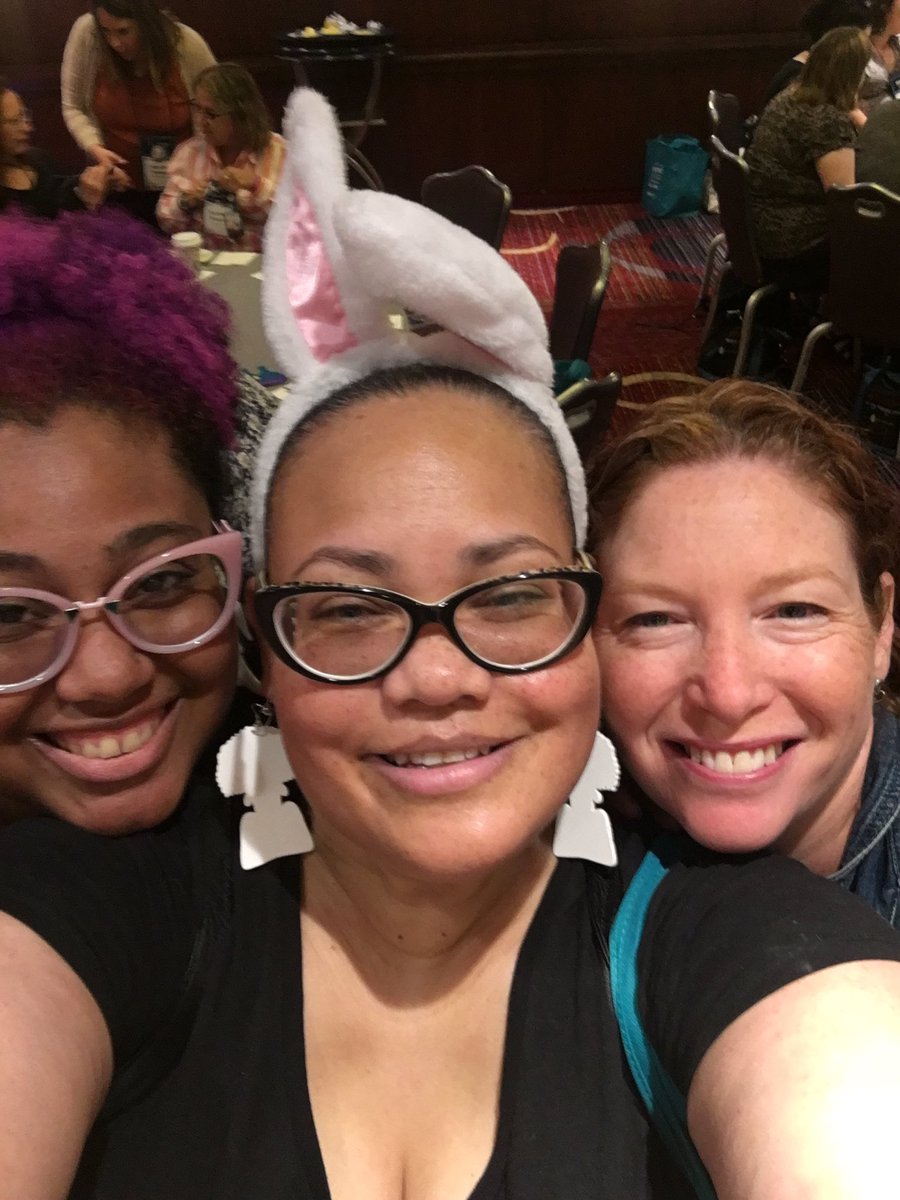 JoyfullyReviewd's tweet image. #RWA19 #BloggerDay 
Librarian Breakfast w/@AlyssaColeLit 

2 - Alyssa Cole’s Mom &amp;amp; Grandma 

3- @Twimom227 / Michelle Forde (Alyssa’s Avon Publicist) 
4- @DanieReads / Kirha