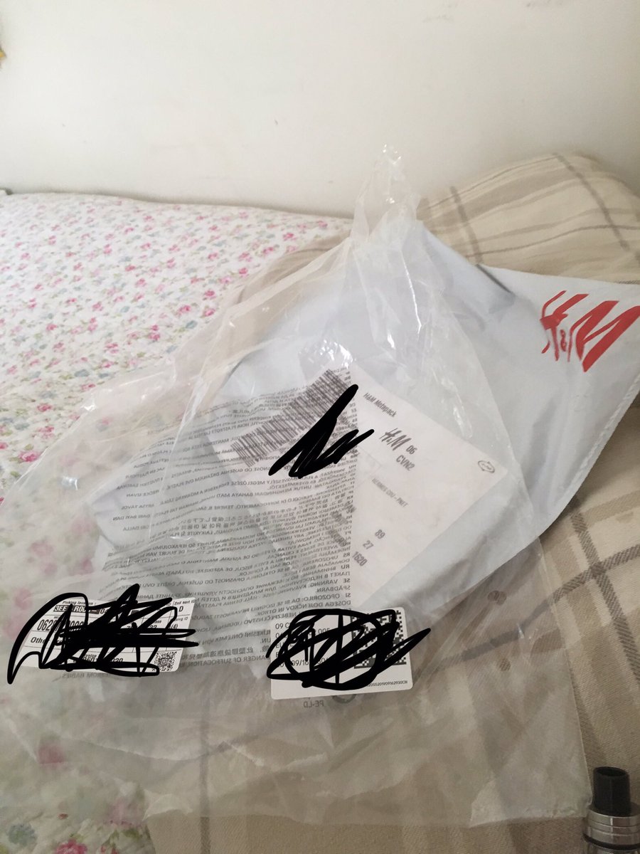 KatiePeake3's tweet photo. Sad how much #oneuseplastic is used for clothes deliveries! I don’t usually buy online for this very reason, but this wasn’t available in store🥴 @ZARA have managed to completely cut out plastic packaging, so why can’t everyone else follow?? #PlasticWaste #savetheocean @hm https://t.co/HNR9je5gGM