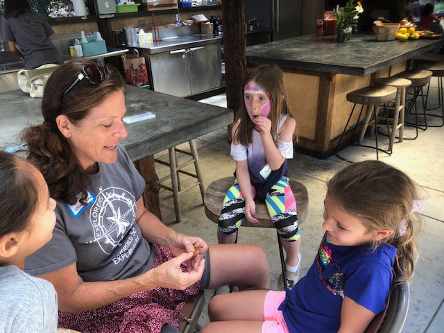 FlowervineMom's tweet photo. After cooking, free play! They wanted me to face paint them. 😊🙃 #childreninnature #senseofwonder #NatureEducator #GardenEducator #ilovemyjobs #KidsRock #giveback #CookingFromScratch #CookingTeacher #artist too. https://t.co/pHinfmrrcX