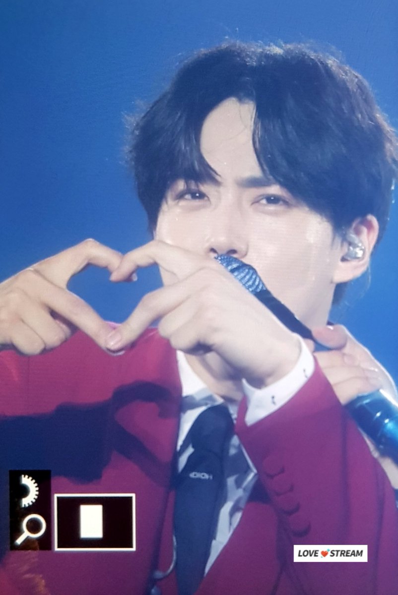 lovestream522's tweet photo. 190727 오빠 하트 너무 귀엽고 잘생겻어용ㅠㅠ💜💜💜
#EXO #SUHO #수호 #준면 https://t.co/ORQ7caQx7B