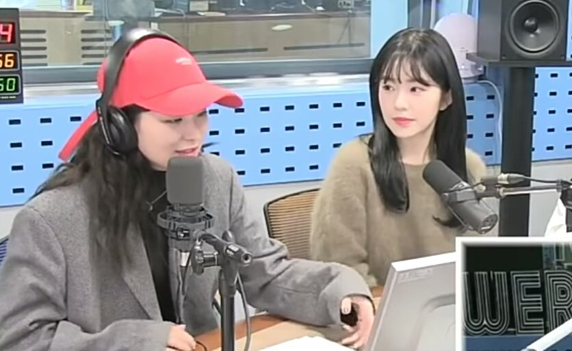 SeulRene_RV23's tweet photo. Q: compliment Seulgi time
🐰: idk whenever she does something i just end up looking at her 
cr: gomtaengie
#seulrene https://t.co/1CXqaWRBHz