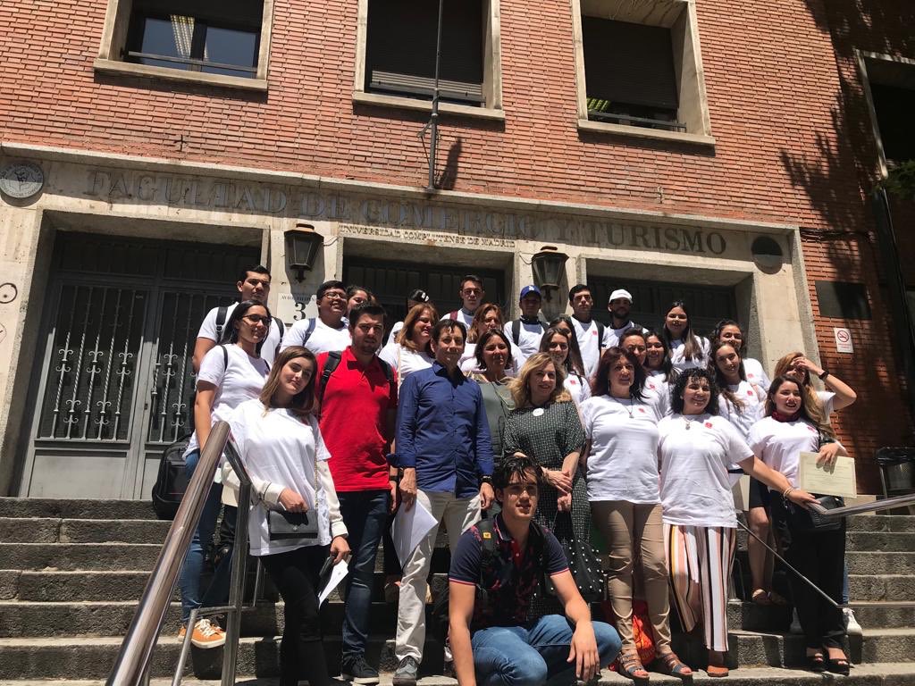 compluemprende's tweet photo. 📚Ayer se clausuró el curso “Aprender a Emprender” de la #ECV19 @fundacionucm
👩🏻🎓María Concepción García Gómez, Vicerrectora de Empleabilidad y Emprendimiento, entregó los diplomas a todos los alumnos, después de la presentación de los proyectos creados
¡ENHORABUENA A TODOS! https://t.co/B6GldujnqO