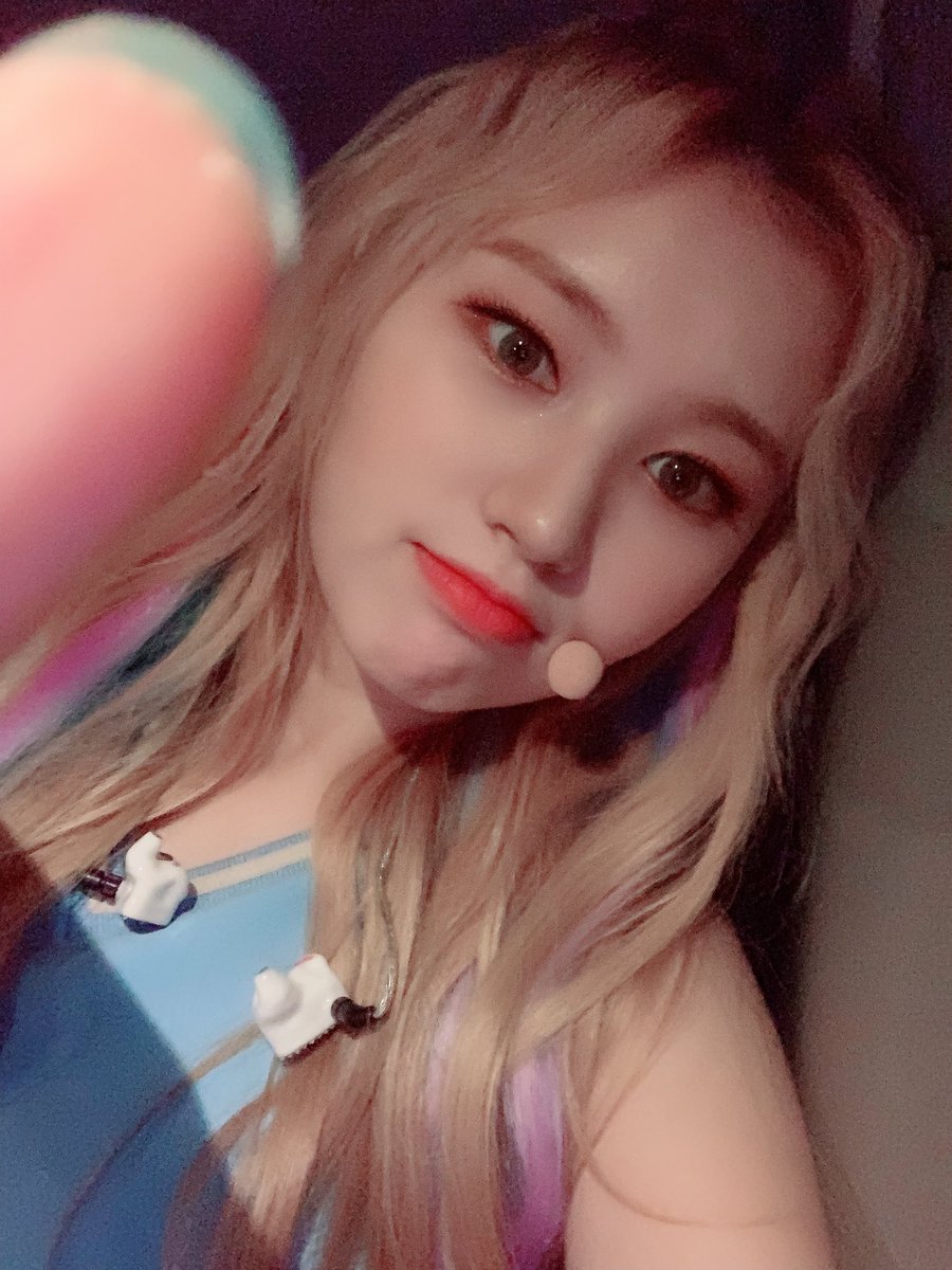 WekiMeki's tweet photo. 키링들 만나기 전 대기중!̆̈!̆̈ 이렇게 또 키링들 보니까 너무 좋네유🙌😘 기다려줘서 열심히 응원해줘서 너무 고마워요!̆̈!̆̈ 다들 조심히 들어가깅❤️

#야호 #키링봤당 #조심히가기 #🦊 https://t.co/lRkIB3xOQX