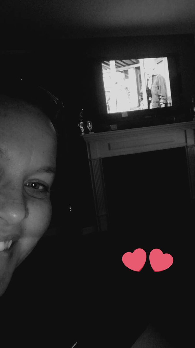 Bmp915's tweet photo. Binge watching the Golden Girls for the 80th time. Don’t judge 🤷🏼♀️ #somosmaxwell #VivaVerano #bingewatchingselfie #summerselfiechallenge #ilovethegoldengirls https://t.co/yec4S5ZyUW
