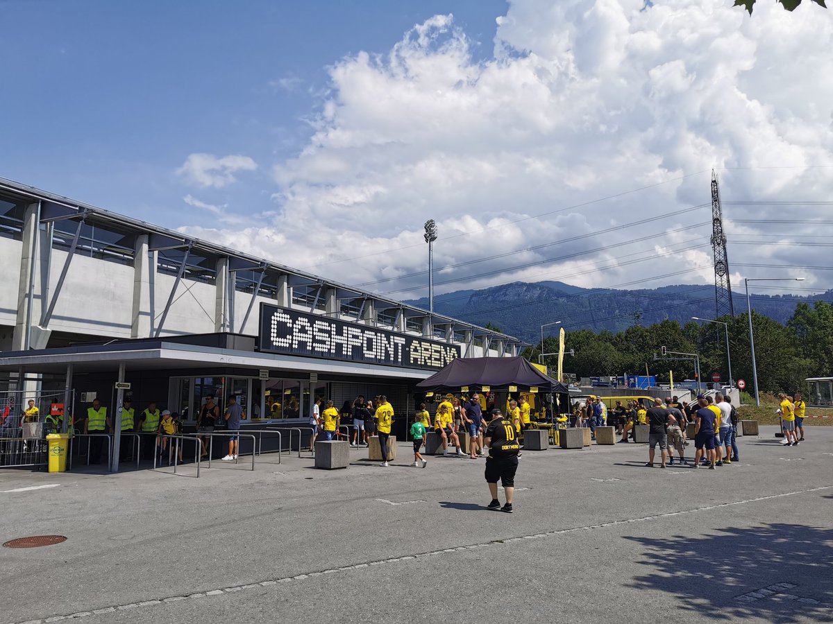 0610_mone's tweet photo. Hallo 🙋♀️🖤💛 #BVB #Spieltach #Altach #CashpointArena https://t.co/QzjunTLu9N