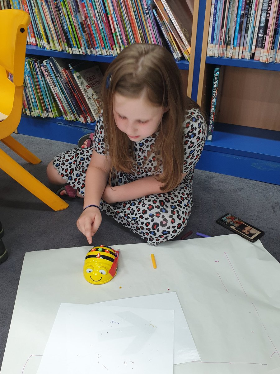 KirkleesLibrary's tweet photo. We've been making a mark with @HuddsGirlGeeks today at Batley, playing with Bee Bots and making our own Doodlebots! https://t.co/pAvYcGt5ym