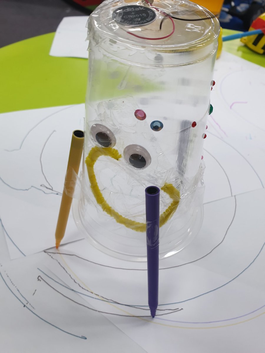 KirkleesLibrary's tweet photo. We've been making a mark with @HuddsGirlGeeks today at Batley, playing with Bee Bots and making our own Doodlebots! https://t.co/pAvYcGt5ym
