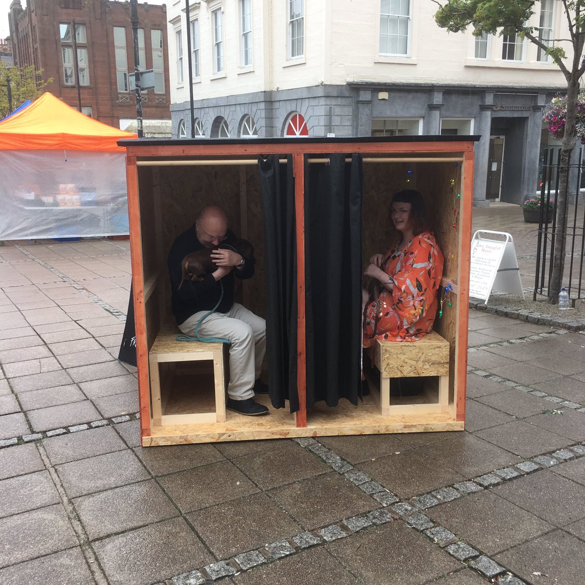_mattbaker's tweet image. #Behavin’ live art on #Dumfries high street now..’press play’ in the lift @TheStovies and @DMC_Dumfries ‘Plaza’ (worlds smallest music venue) #ReclaimTheHighStreet #MakingDumfries