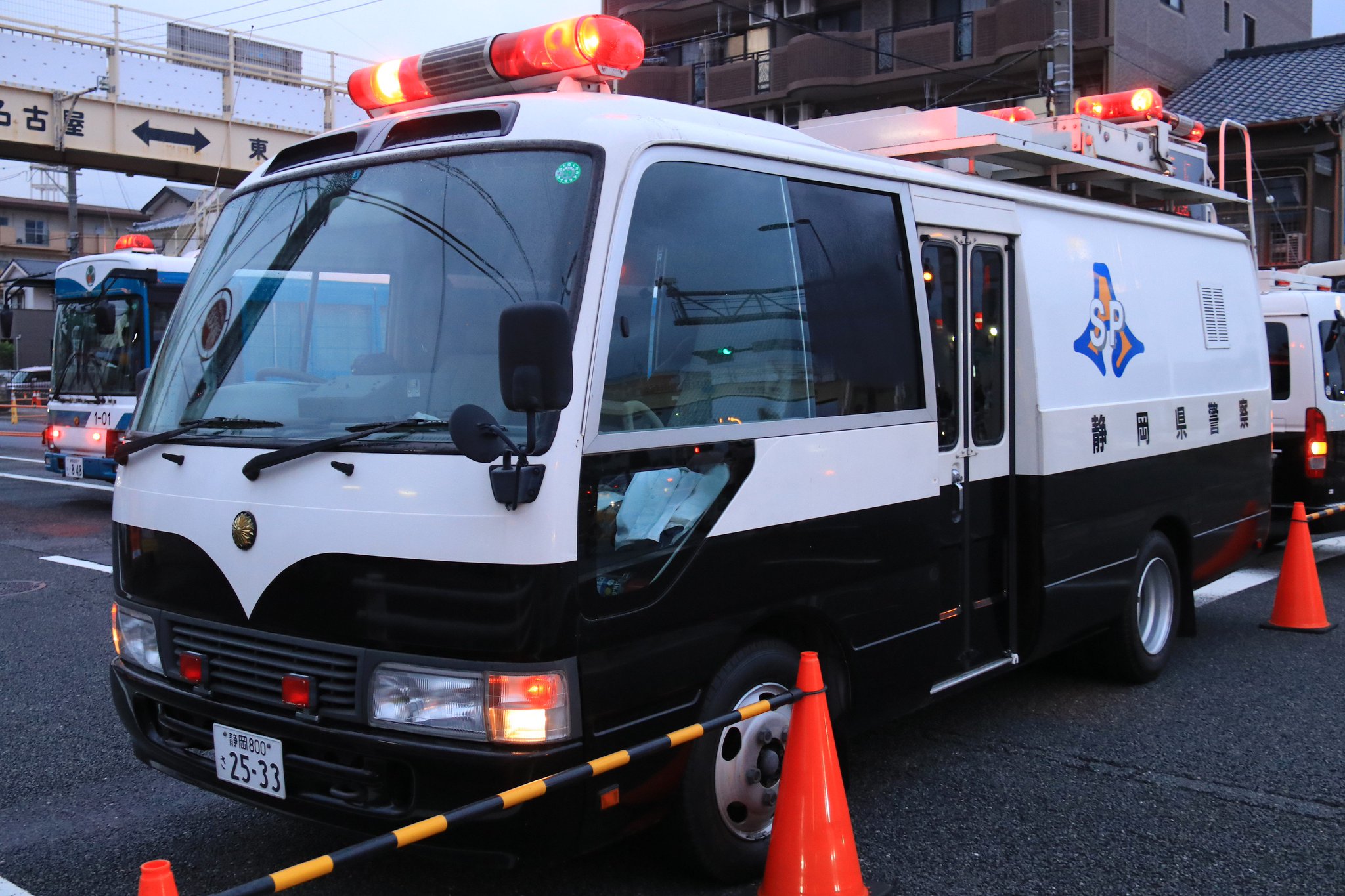 YH　事故処理車　2台 警視庁 事故処理車 トヨタ コースター police bus of Tokyo