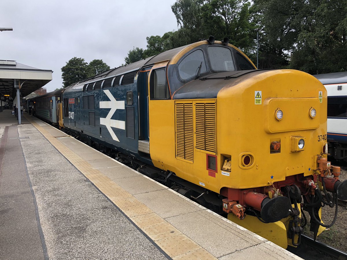 WherryLines's tweet photo. Classic traction on the 14.48 @WherryLines to #Lowestoft this afternoon..: #CatchThemWhileYouCan https://t.co/yVpzeAeOHV