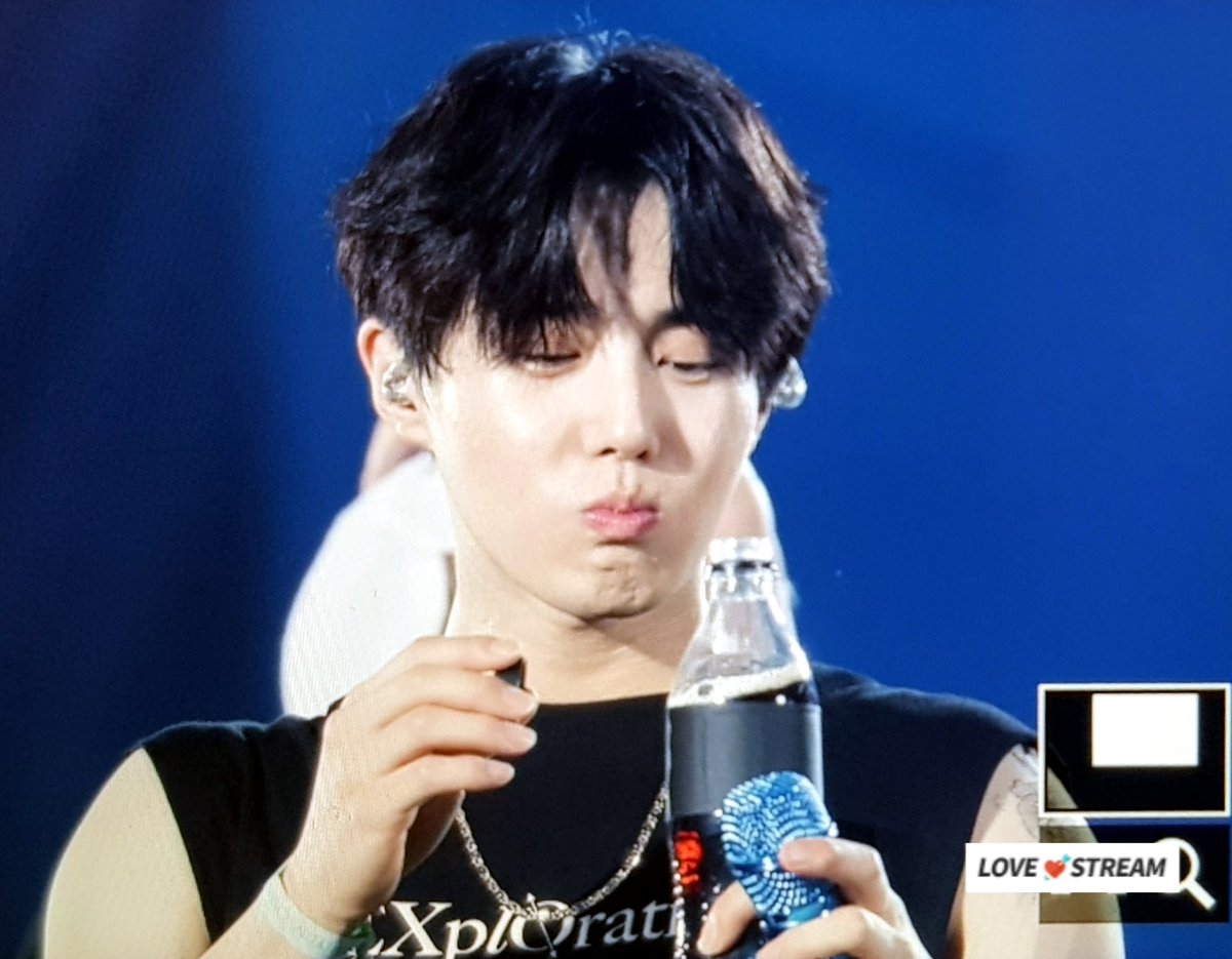 lovestream522's tweet photo. 190727 제로콜라 마시고 김빠진 것 같다궄ㅋㅋㅋㅋㅋㅋ콜라는 발간거..그냥콜라....🥺
#EXO #SUHO #수호 #준면 https://t.co/uMSlL8ayyf