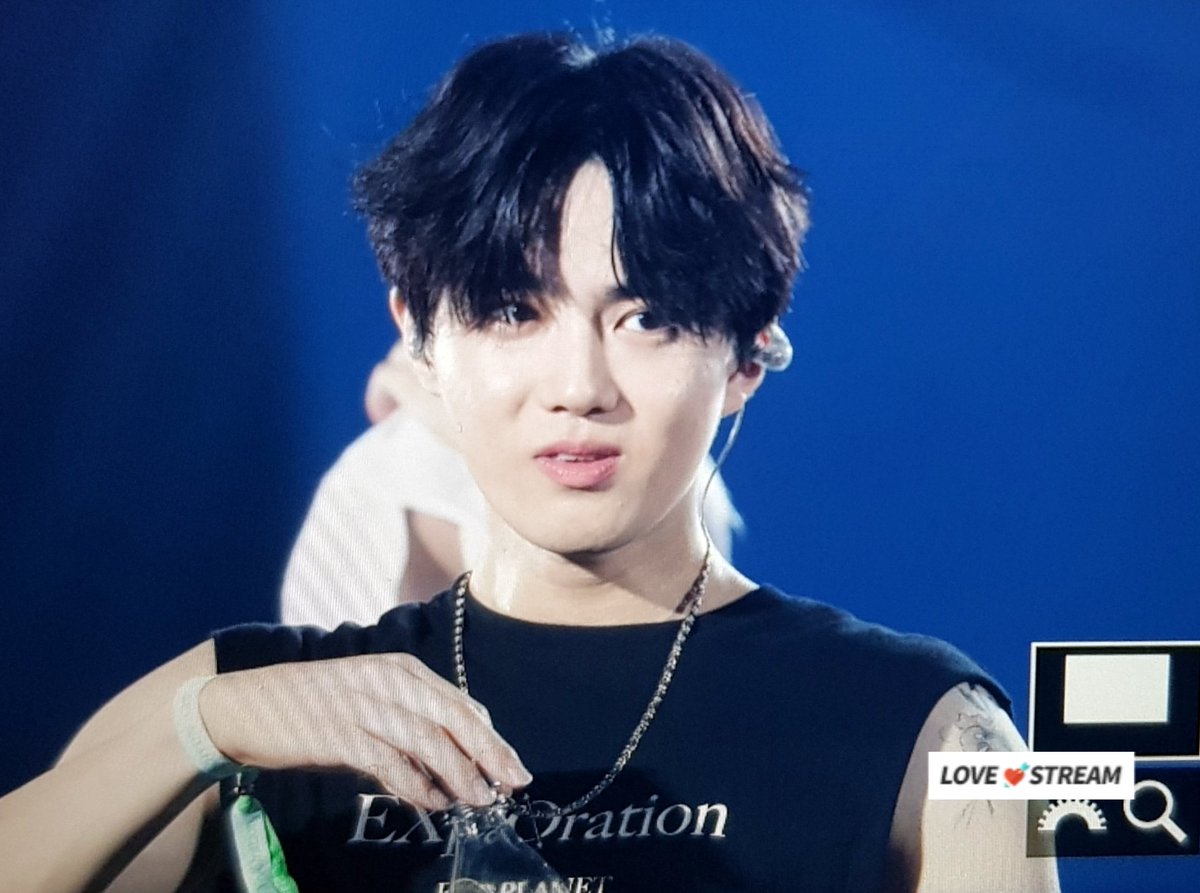 lovestream522's tweet photo. 190727 제로콜라 마시고 김빠진 것 같다궄ㅋㅋㅋㅋㅋㅋ콜라는 발간거..그냥콜라....🥺
#EXO #SUHO #수호 #준면 https://t.co/uMSlL8ayyf