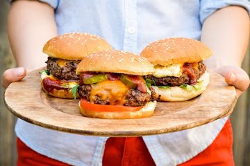 iontv's tweet photo. Simplicity is delicious! What's not to love about this tasty burger? #IONTVKitchen https://t.co/8wORQNX8Y8 https://t.co/FwxHMSn43U
